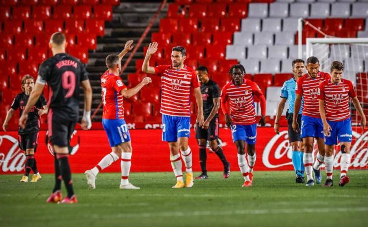 Jorge Molina celebra su gol al Real Madrid entre sus compañeros. 