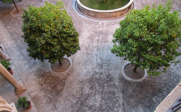 Empedrado del claustro del Sacromonte. 