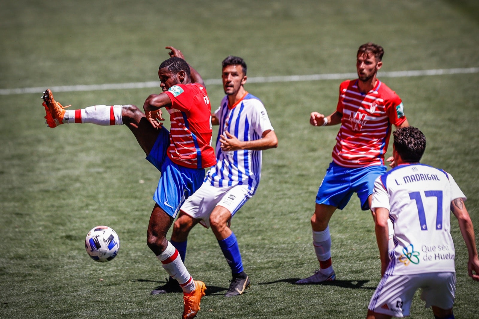 El solitario tanto del mediapunta granadino y las paradas de Joao Costa dejan al filial rojiblanco a un punto de la salvación