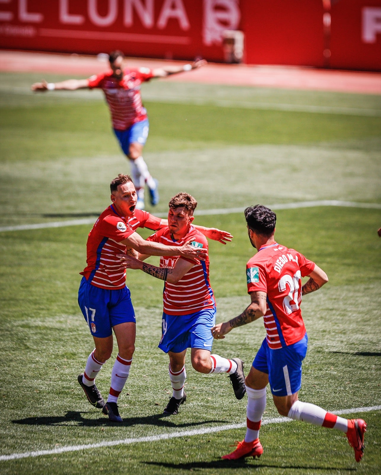 El solitario tanto del mediapunta granadino y las paradas de Joao Costa dejan al filial rojiblanco a un punto de la salvación