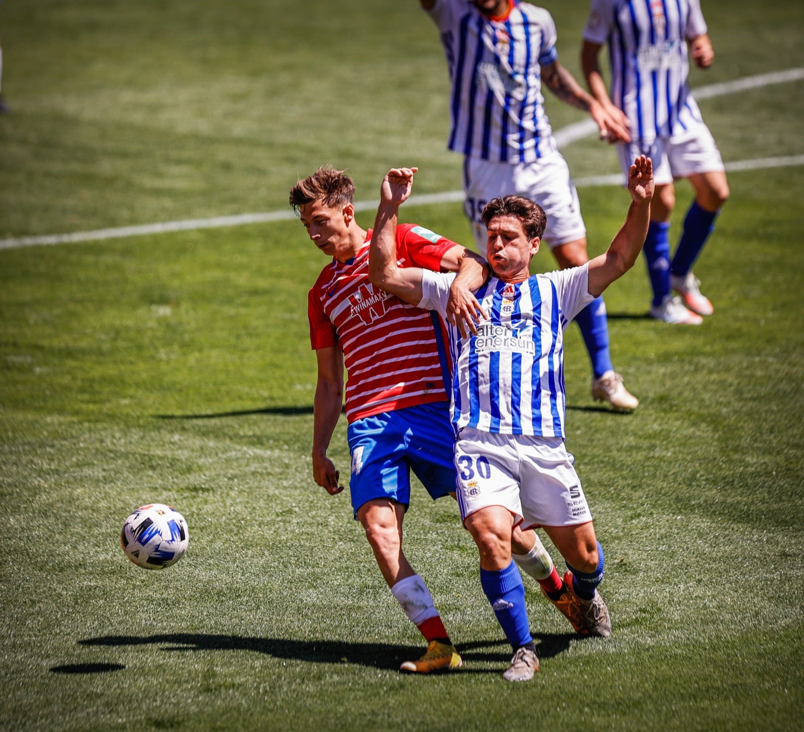 El solitario tanto del mediapunta granadino y las paradas de Joao Costa dejan al filial rojiblanco a un punto de la salvación