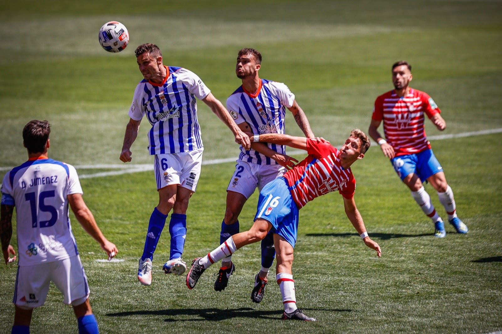 El solitario tanto del mediapunta granadino y las paradas de Joao Costa dejan al filial rojiblanco a un punto de la salvación