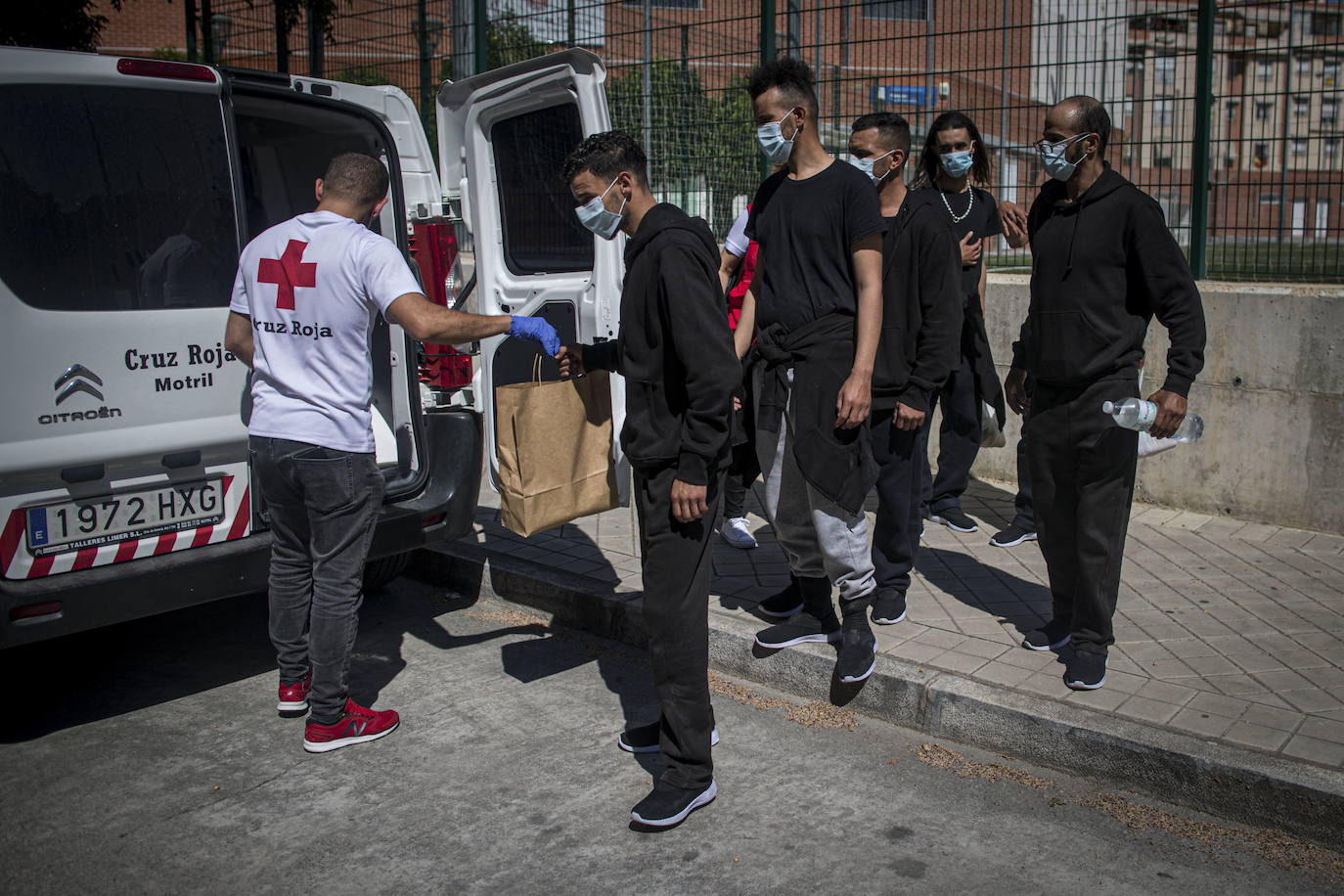 La Junta estudia habilitar espacios para inmigrantes tras la crisis ceutí y la habitual llegada de pateras en verano
