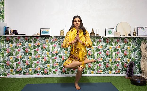 Imagen principal - Yoga, pintura y masajes. 