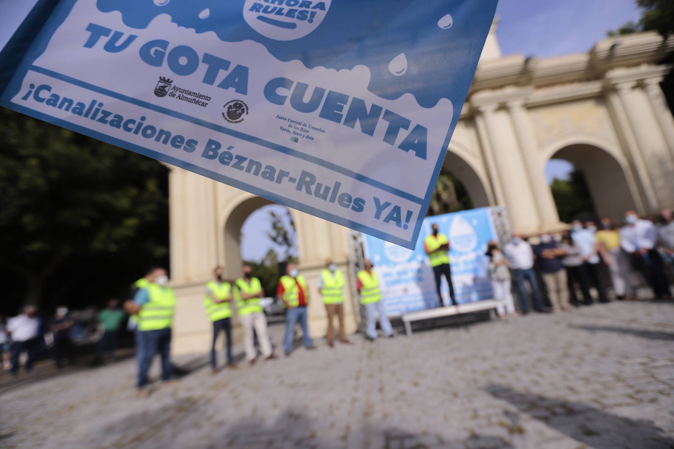 El sector agrícola almuñequero clama por las canalizaciones de la presa de Rules.