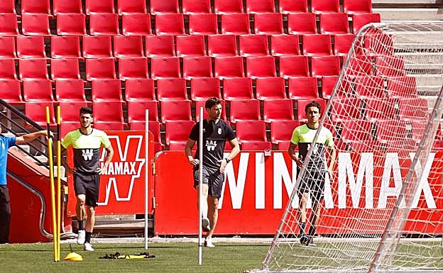 Carlos Neva y Luis Milla hacen trabajo de readaptación. 