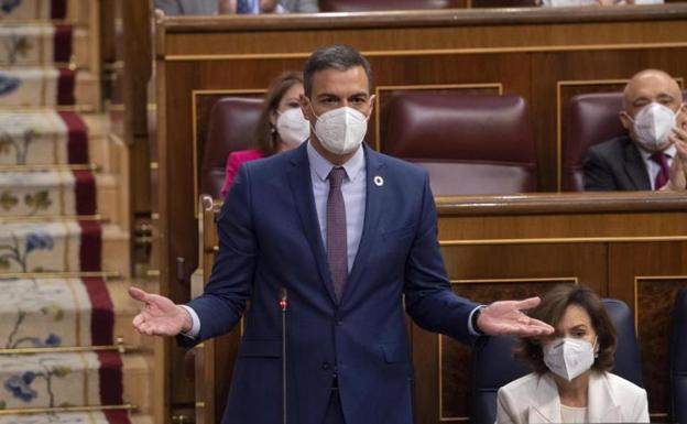 La indignación de un científico por el mal uso de las mascarillas por los políticos: «Es muy lamentable»