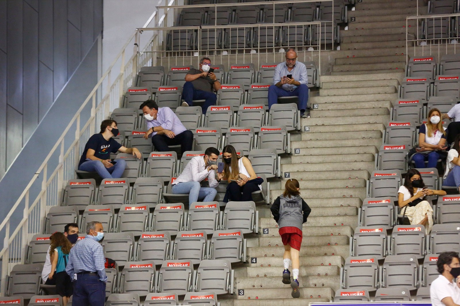 Fotos: Búscate en la grada del Palacio de los Deportes