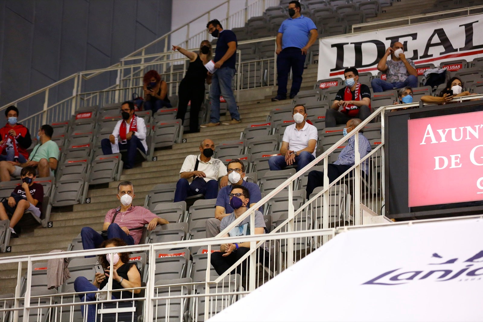 Fotos: Búscate en la grada del Palacio de los Deportes