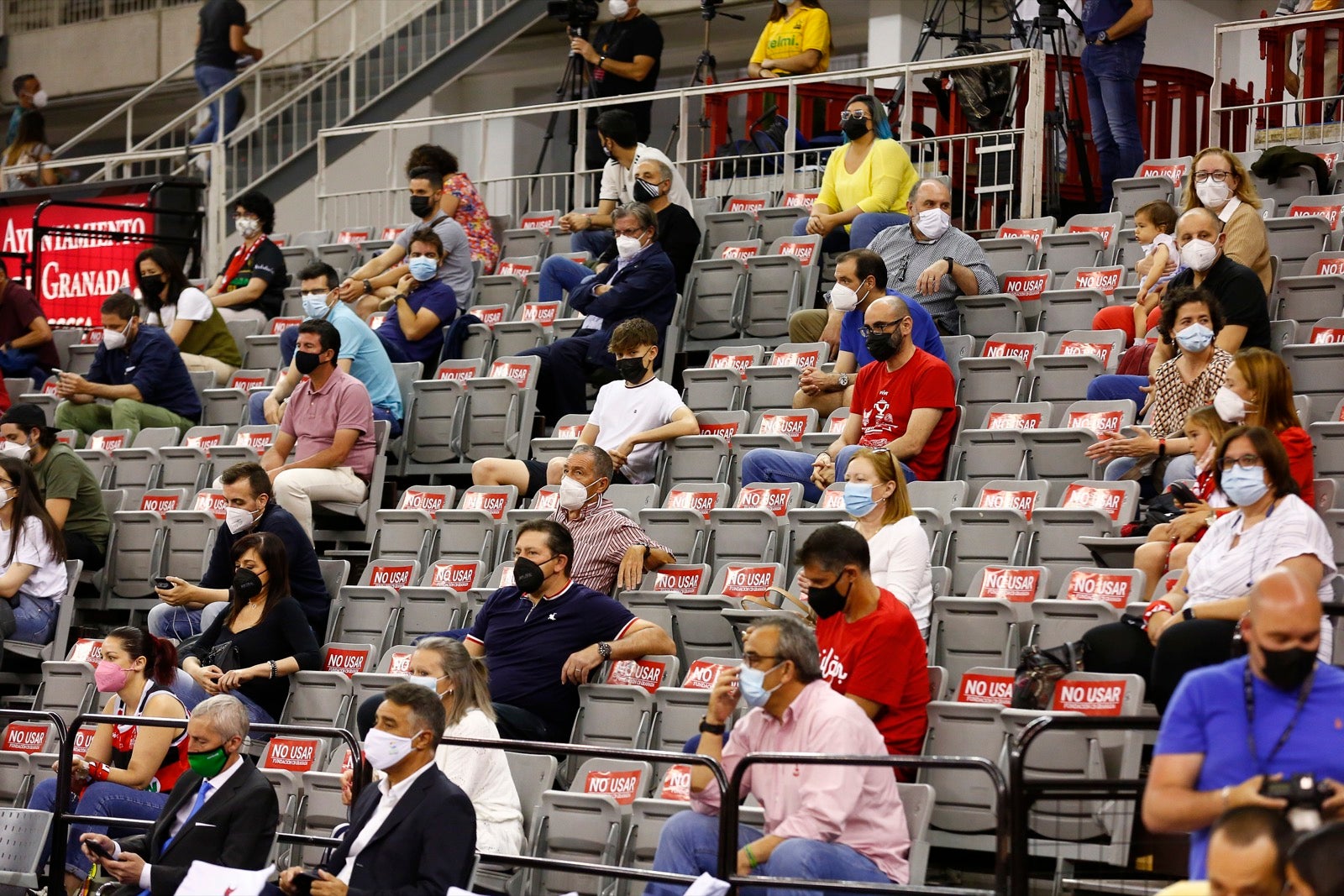 Fotos: Búscate en la grada del Palacio de los Deportes