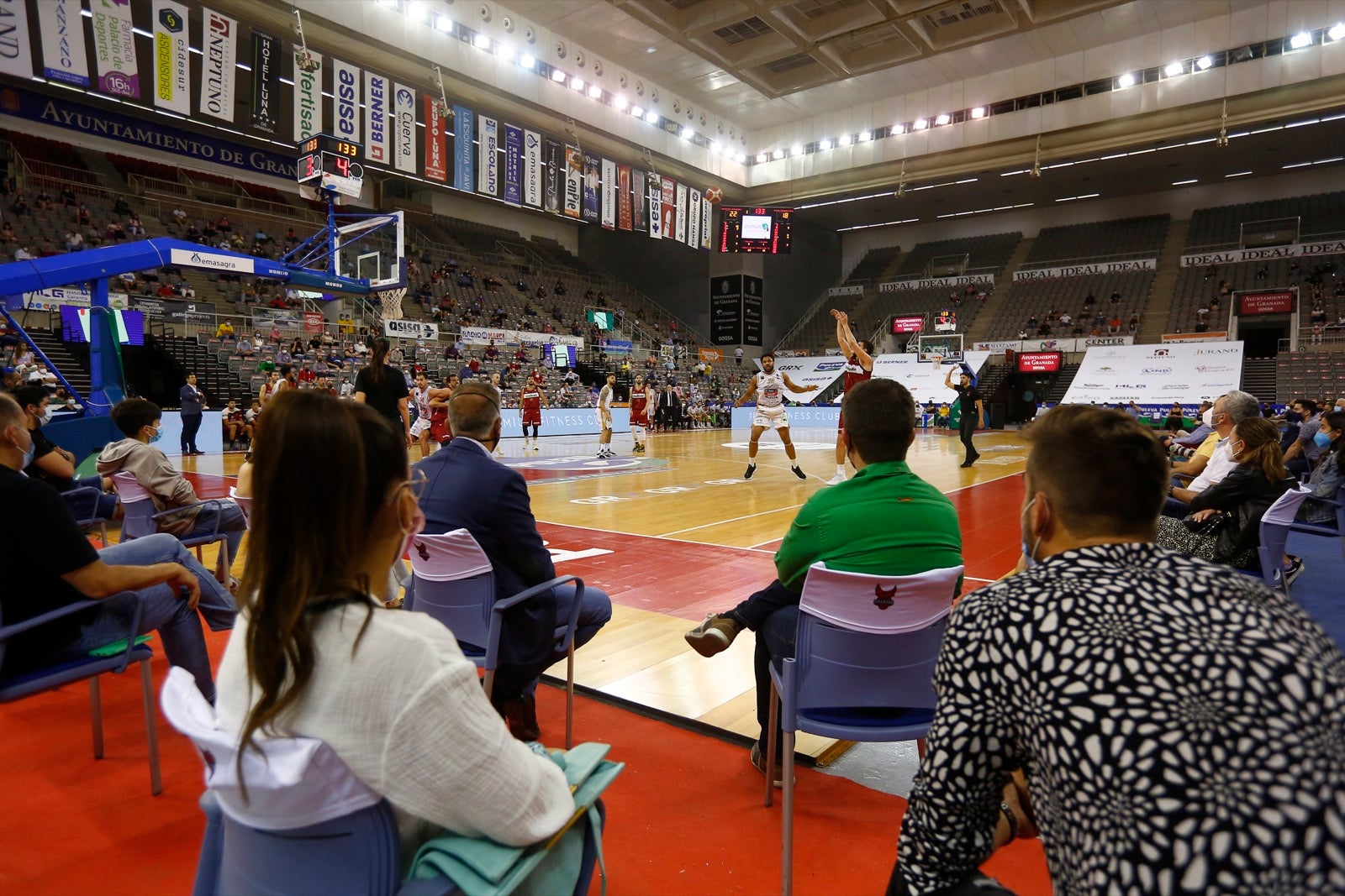 Fotos: Búscate en la grada del Palacio de los Deportes