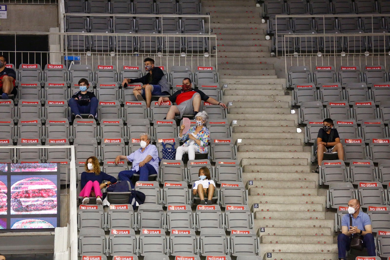 Fotos: Búscate en la grada del Palacio de los Deportes