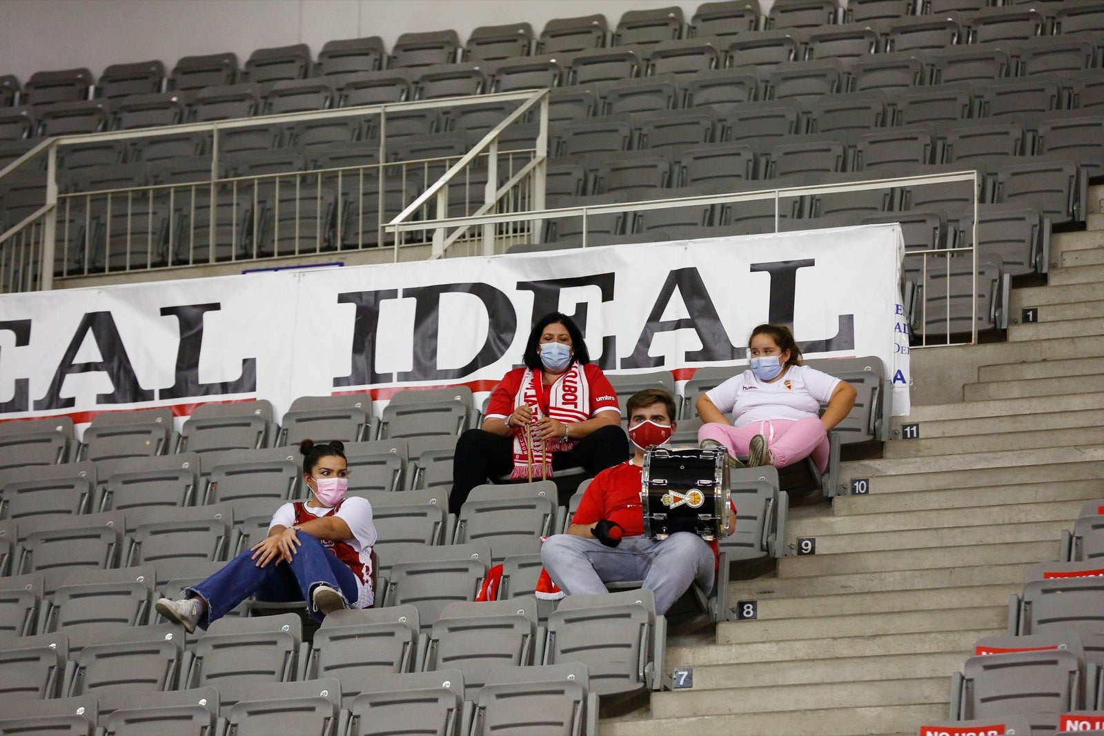 Fotos: Búscate en la grada del Palacio de los Deportes