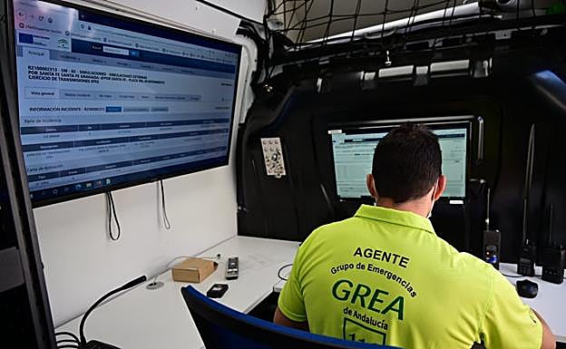 Imagen principal - Terremotos en Granada | Así respondería la ciudad si se cae por completo la red telefónica por un seísmo