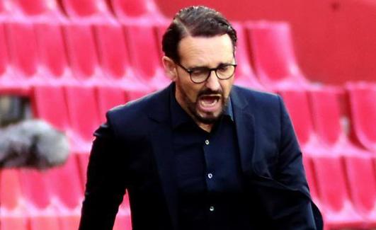 Pepe Bordalás se queja de una acción en Los Cármenes. 