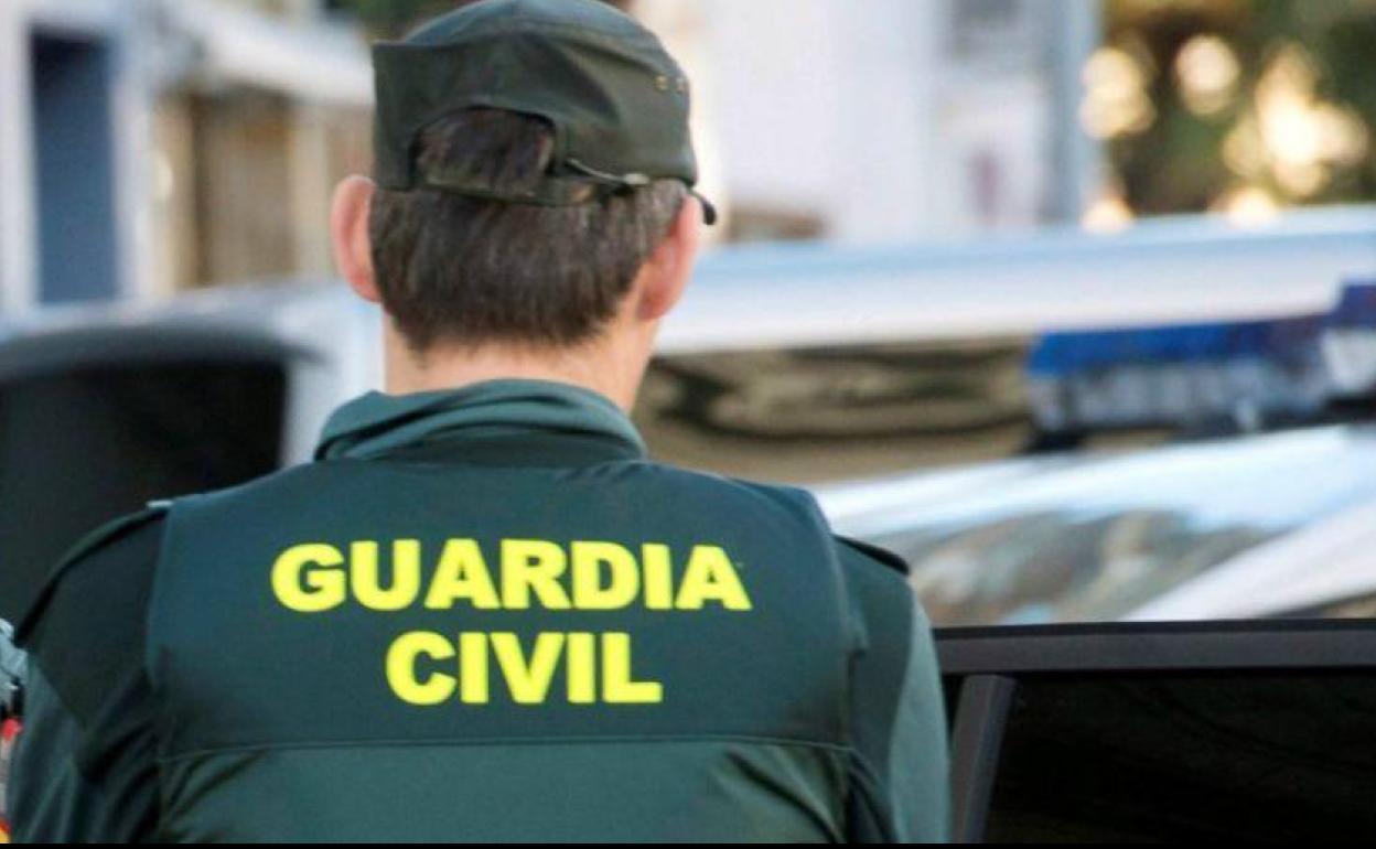 Un conocido se cuela en su casa de Churriana para robarles y agredirles