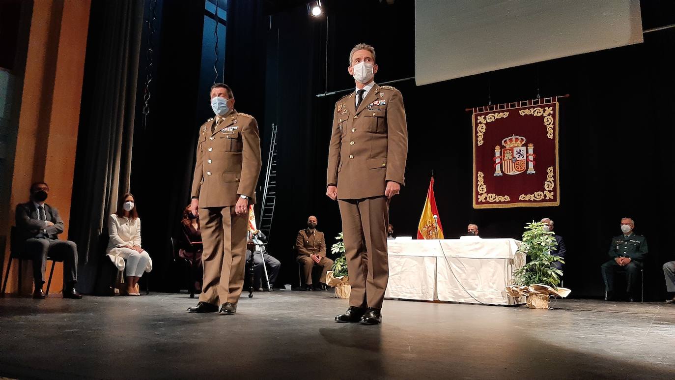Foto de familia de todas las personas que recibieron o recogieron algún reconocimiento.