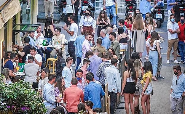 Aumenta la incidencia del coronavirus, en especial entre los jóvenes desde 15 a 29 años