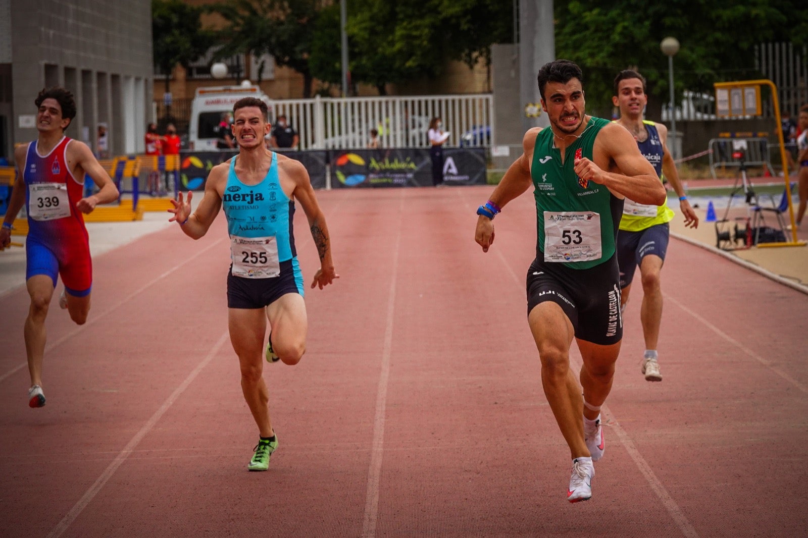 Gran jornada de atletismo en el estadio de la Juventud.