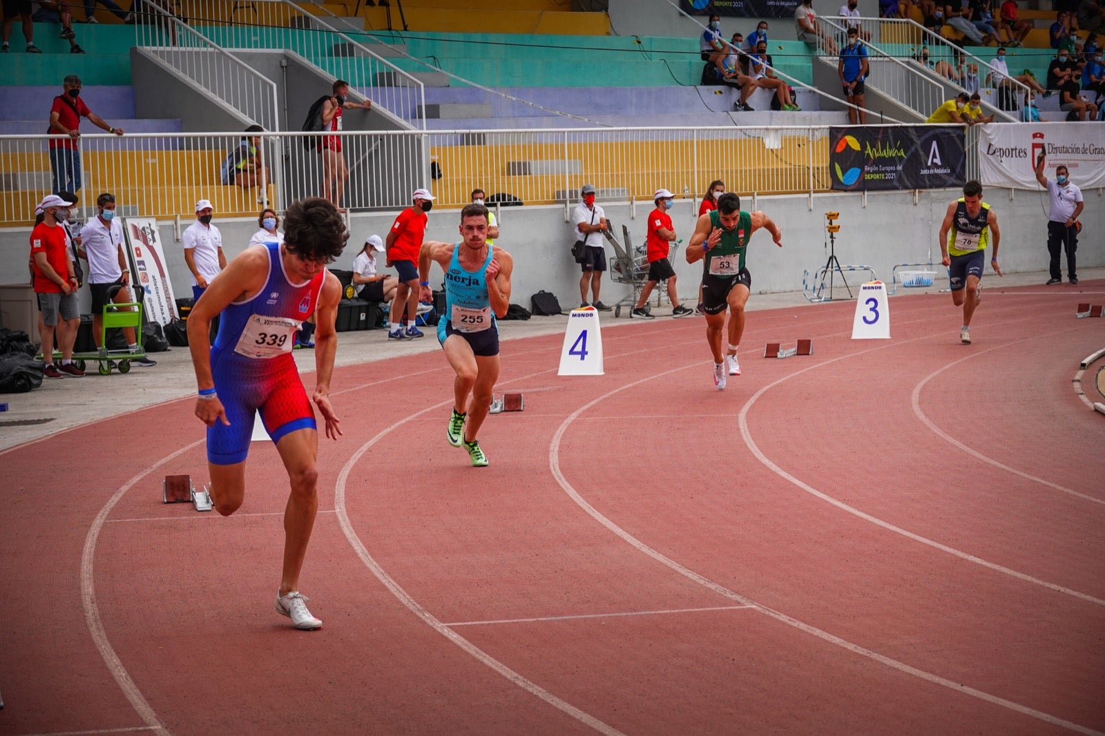 Gran jornada de atletismo en el estadio de la Juventud.