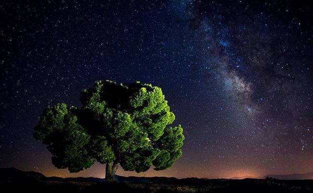 Imagen principal - Fotografías nocturnas realizadas en el cielo de Gorafe.