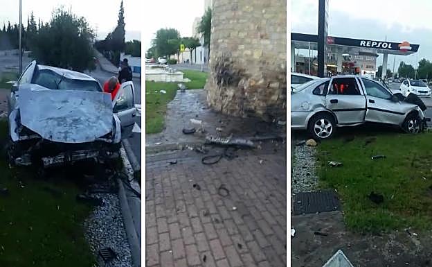 Estado en el que ha quedado el vehículo y el torreón tras la colisión.