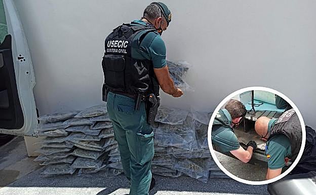 Cazado en la A-92 en Granada con 44 kilos de marihuana en el doble fondo de su furgón