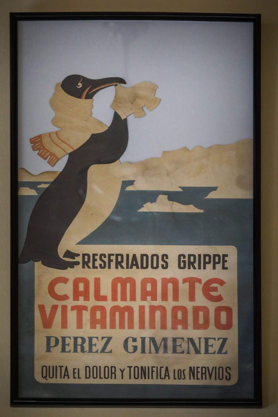 Uno de los antiguos carteles de los años 50 que cuelgan de las paredes de esta farmacia. 