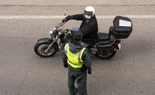 La razón por la que la DGT pone la lupa sobre las motos los fines de semana: fechas de controles concretos