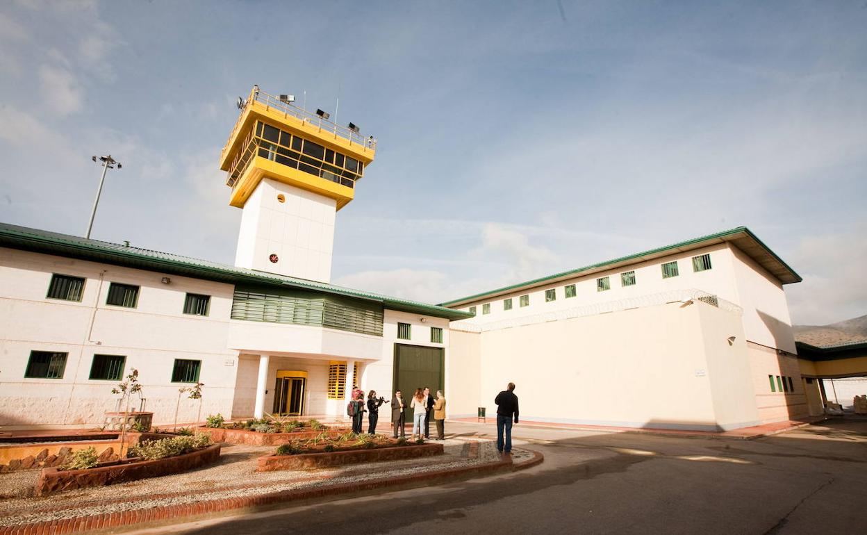 El condenado entró en este centro penitenciario de Granada el 2 de noviembre pasado y en marzo ya tenía el tercer grado. 