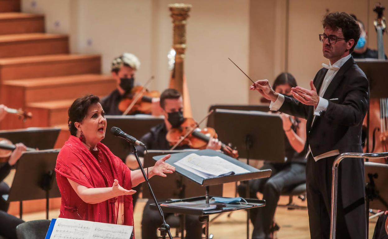 Carmen Linares, ayer en el Manuel de Falla.
