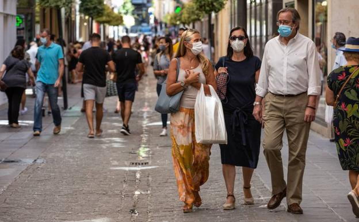 La capital y otros 40 municipios de Granada, en riesgo extremo tras cuatro semanas sin estado de alarma