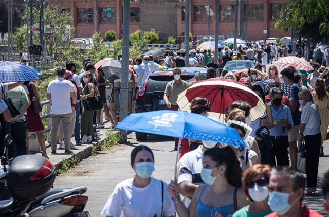 Los citados en la Feria de Muestras de Armillas han tenido que esperar durante varias horas