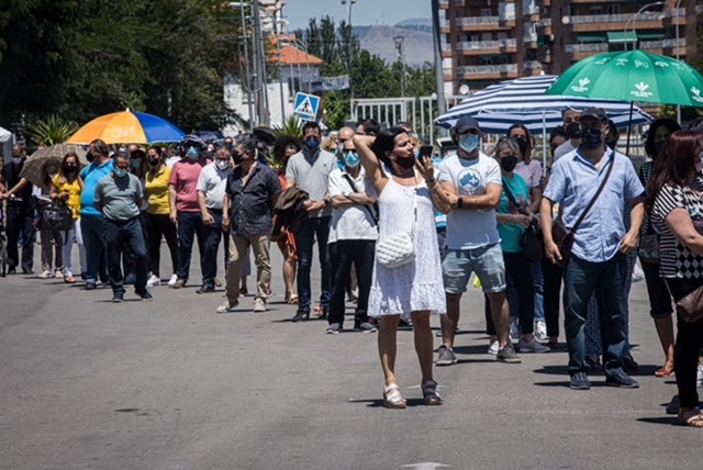 Los citados en la Feria de Muestras de Armillas han tenido que esperar durante varias horas