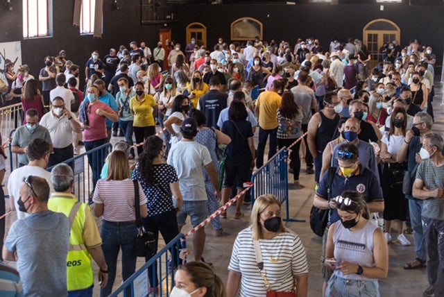 Los citados en la Feria de Muestras de Armillas han tenido que esperar durante varias horas