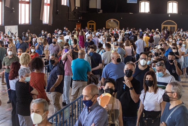 Los citados en la Feria de Muestras de Armillas han tenido que esperar durante varias horas