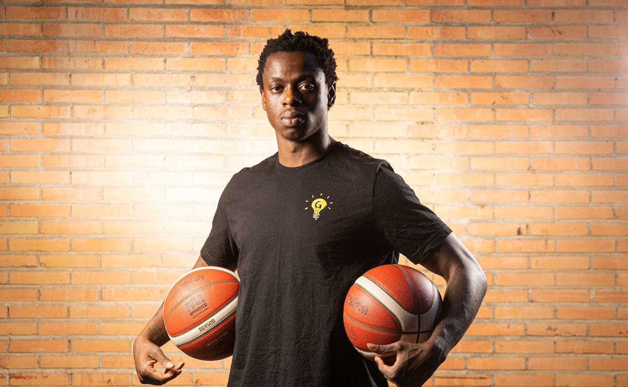 Thomas Bropleh, concentrado ante el trascendental tercer partido ante el Leyma Coruña 