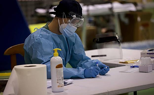 La Junta anuncia cribados masivos en 29 municipios andaluces la semana próxima