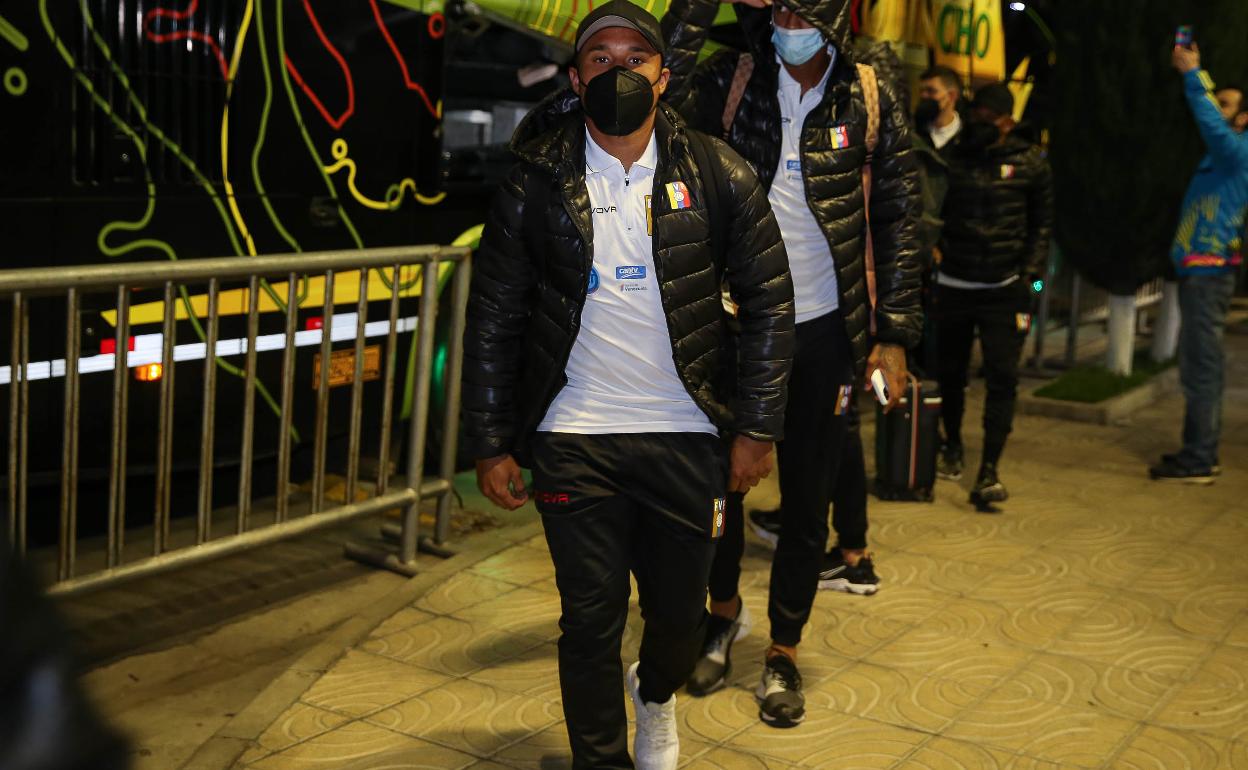 Darwin Machís, con el combinado nacional de su país. 