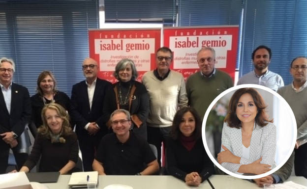 Comité Científico y Patronato de la Fundación. A la derecha, su fundadora, Isabel Gemio.