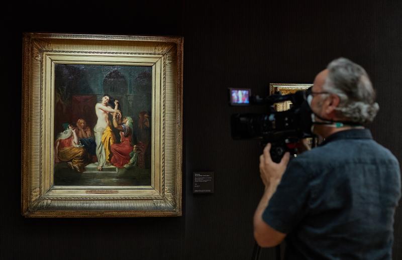 Está impulsada por el Patronato de La Alhambra y el Generalife y en ella se reflexiona sobre el mito de la odalisca y cómo su figura se convirtió a lo largo de los siglos XIX y XX en uno de los grandes tópicos de la Historia del Arte