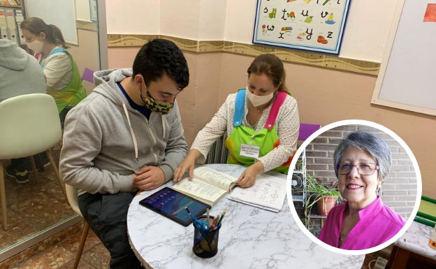 Actividades en Panide marcadas por la pandemia. A la derecha, Mari Ángeles López, expresidenta y vocal del colectivo.