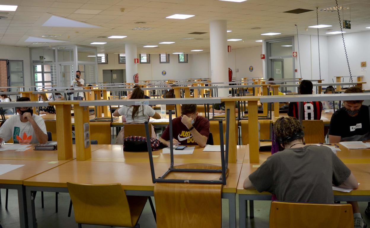 Universidad de Almería | Una docena de sedes acoge desde el lunes a los 3.363 matriculados a la Selectividad