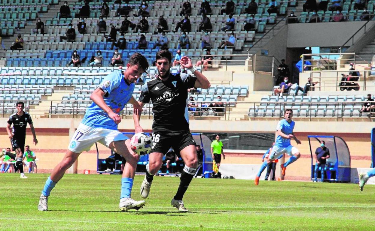 El extremo Sergio Pérez continuará defendiendo la elástica celeste en la próxima temporada. 