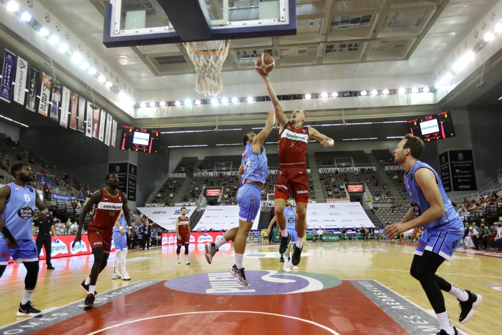 Fotos: Las mejores imágenes del Covirán-Breogán