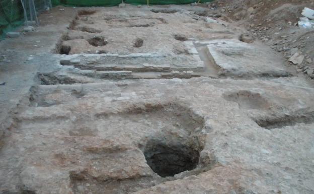 Fosas de enterramiento del cementerio de la Bab al Fajjarin, Campo del Príncipe. 