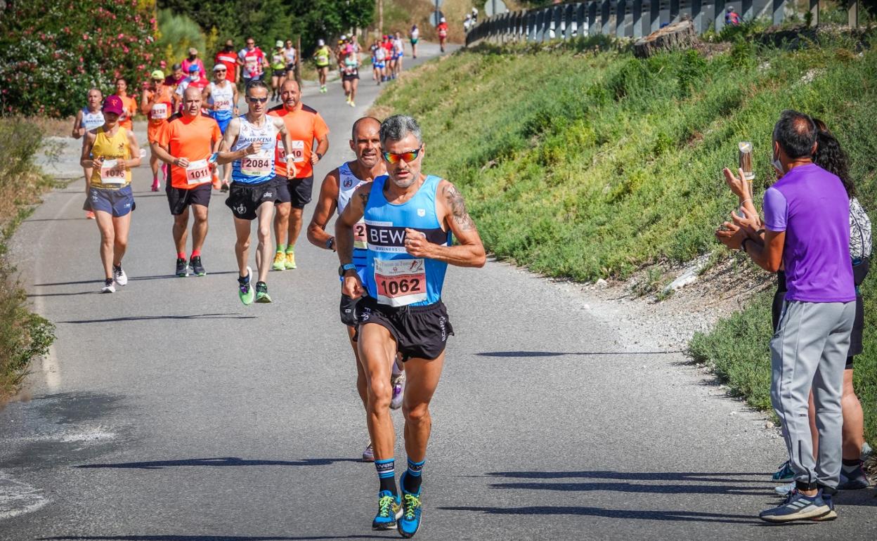 Los atletas afrontaron varias cuestas durante todo el recorrido. 