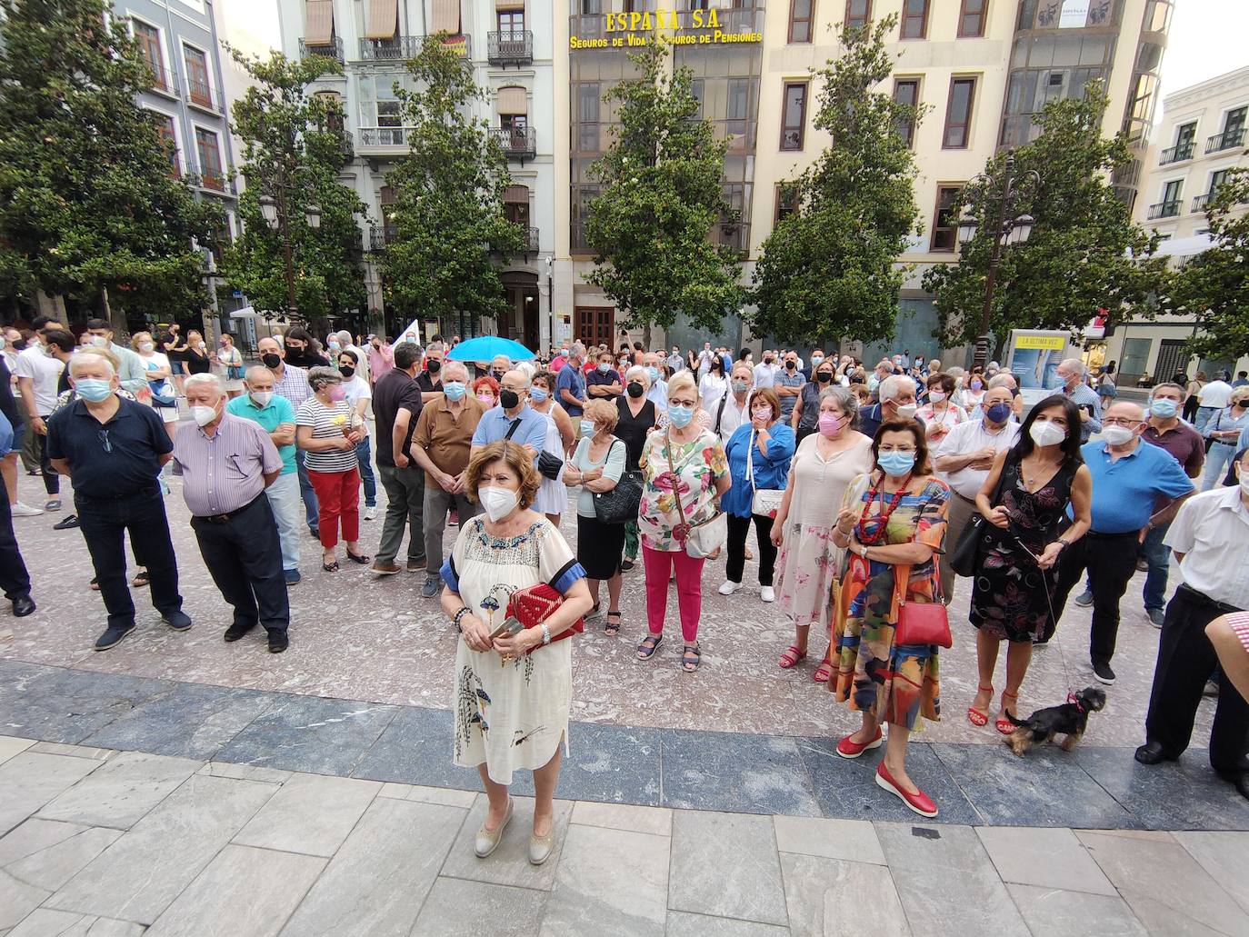 La asociación Juntos por Granada es la promotora de esta concentración, convocada ante la grave crisis municipal que se está produciendo en la ciudad