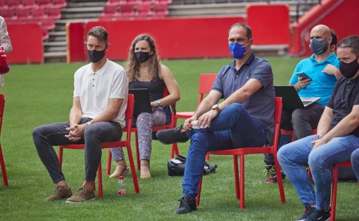 Algunos de los ayudantes, en la presentación. 