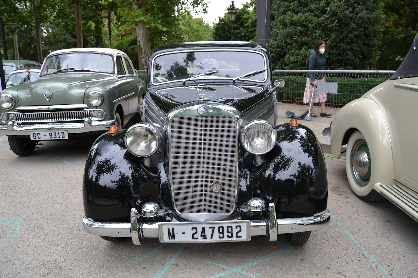 Hasta las 15 horas del domingo se podrán contemplar en el Paseo del Salón, los más de 70 vehículos del siglo pasado participantes en la XVII Ruta Reale.